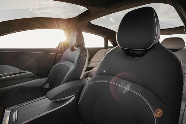 La berline électrique Lucid Air revendique une autonomie de 832 km
