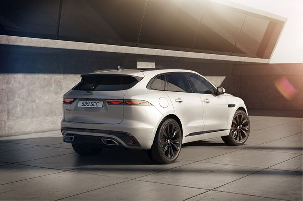 Le SUV sportif Jaguar F-Pace affiche une présence plus affirmée