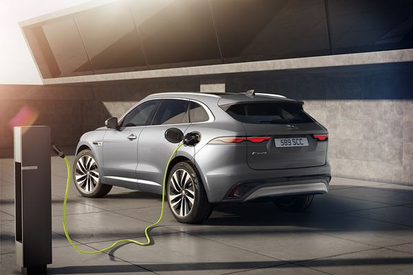 Le SUV sportif Jaguar F-Pace affiche une présence plus affirmée