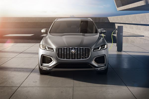 Le SUV sportif Jaguar F-Pace affiche une présence plus affirmée
