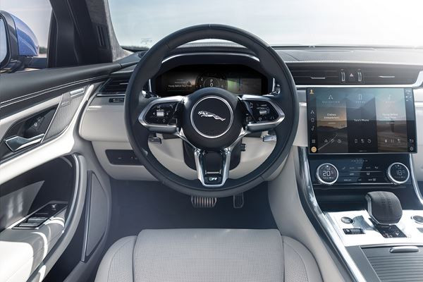 La berline Jaguar XF affiche un design extérieur affirmé