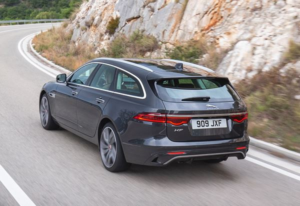Le break Jaguar XF Sportbrake affiche un design extérieur affirmé