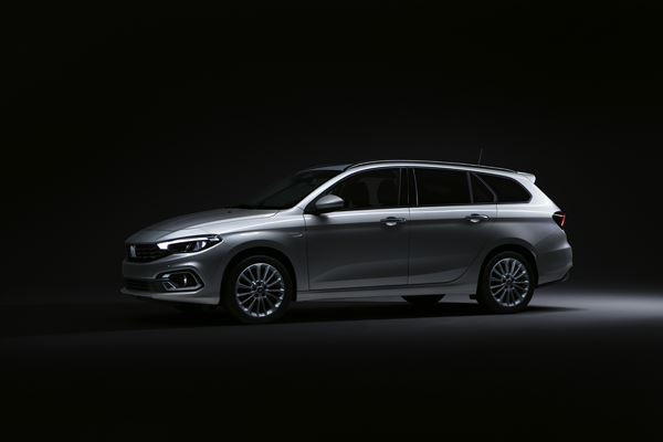 Le break Fiat Tipo Station Wagon bénéficie d'un restylage de mi-carrière