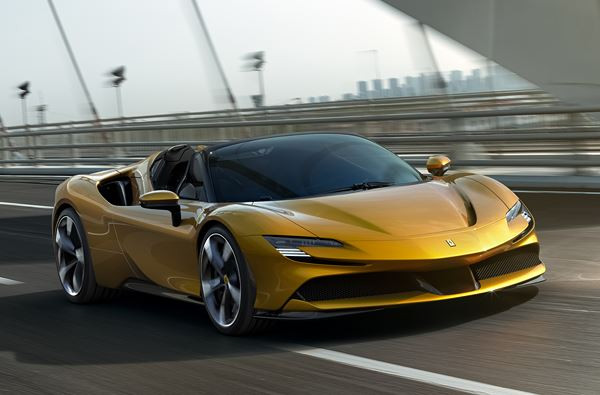 Ferrari SF90 Spider: une supercar découvrable hybride rechargeable de 1 000 ch