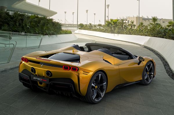 Ferrari SF90 Spider: une supercar découvrable hybride rechargeable de 1 000 ch