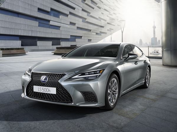 La berline Lexus LS bénéficie d’améliorations esthétiques et technologiques