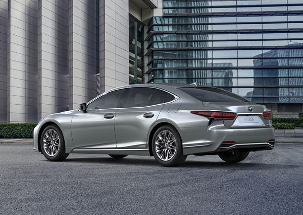 La berline Lexus LS bénéficie d’améliorations esthétiques et technologiques