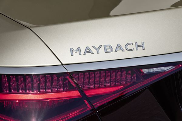 La limousine de luxe Mercedes-Maybach Classe S privilégie le mode chauffeur