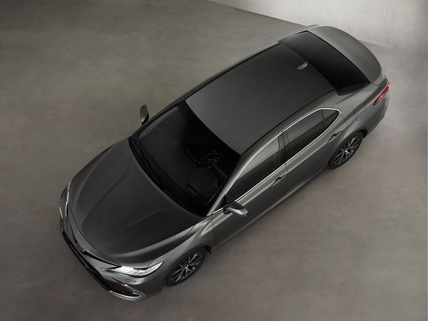 La grande berline Toyota Camry Hybride bénéficie de plusieurs améliorations