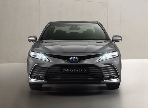La grande berline Toyota Camry Hybride bénéficie de plusieurs améliorations