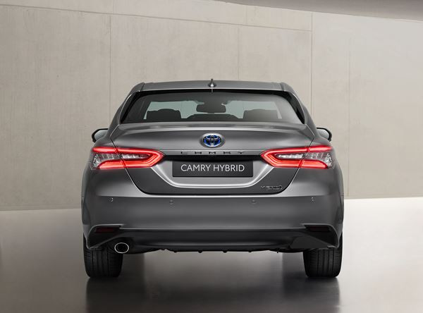 La grande berline Toyota Camry Hybride bénéficie de plusieurs améliorations