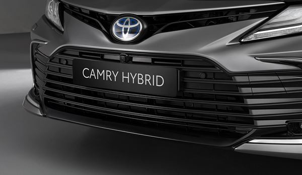 La grande berline Toyota Camry Hybride bénéficie de plusieurs améliorations
