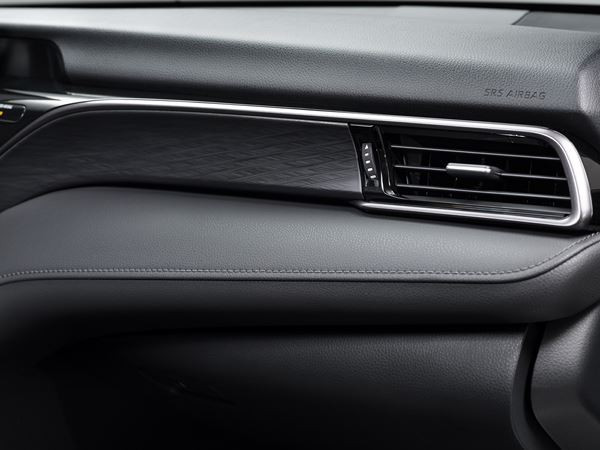 La grande berline Toyota Camry Hybride bénéficie de plusieurs améliorations