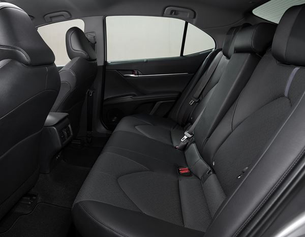 La grande berline Toyota Camry Hybride bénéficie de plusieurs améliorations