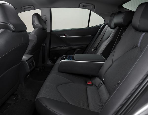 La grande berline Toyota Camry Hybride bénéficie de plusieurs améliorations