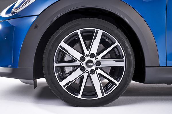 La Mini 5 portes s'offre un léger relooking