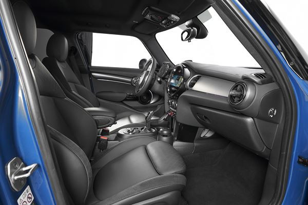 La Mini 5 portes s'offre un léger relooking