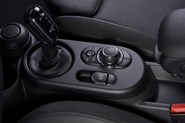 La Mini 5 portes s'offre un léger relooking