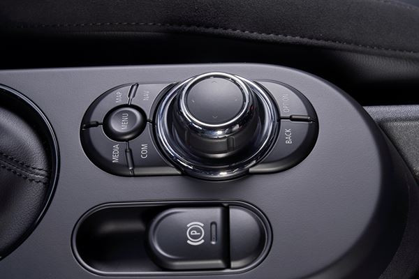 La Mini 5 portes s'offre un léger relooking