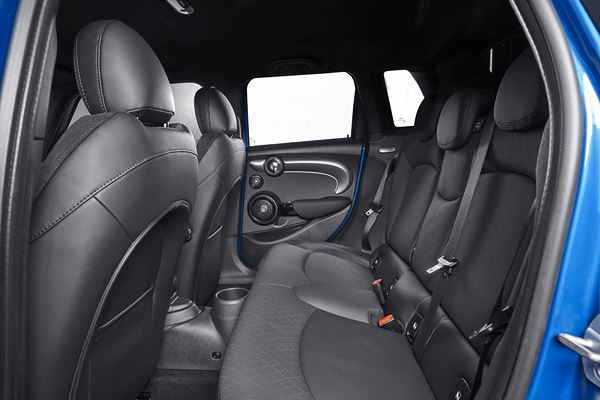La Mini 5 portes s'offre un léger relooking