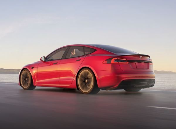La grande berline électrique Tesla Model S s'offre des évolutions