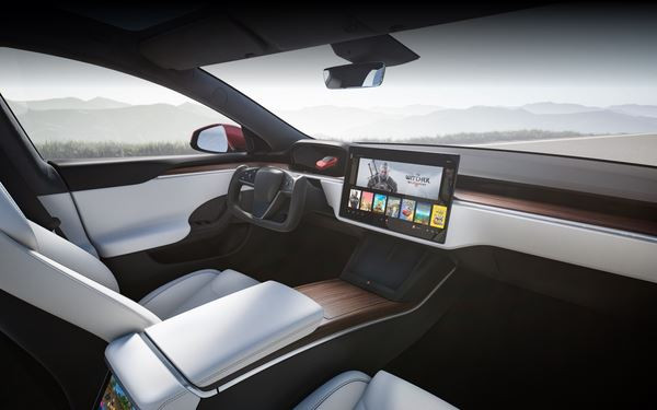 Le grand SUV électrique sept places Tesla Model X s'offre des évolutions