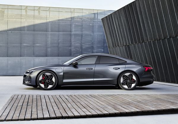 Le coupé quatre portes Audi RS e-tron GT affiche des performances électrique impressionnantes