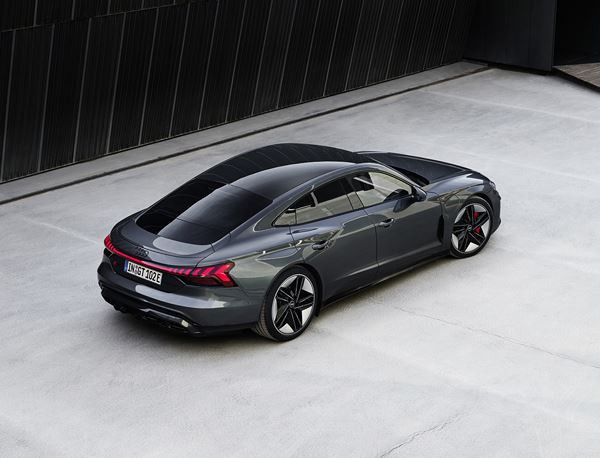 Le coupé quatre portes Audi RS e-tron GT affiche des performances électrique impressionnantes