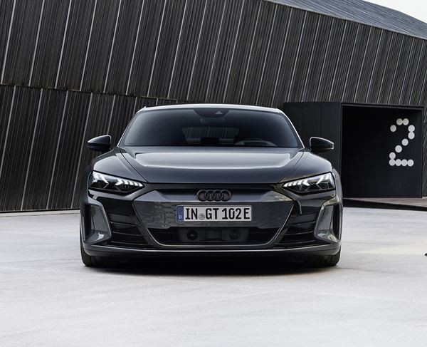 Le coupé quatre portes Audi RS e-tron GT affiche des performances électrique impressionnantes