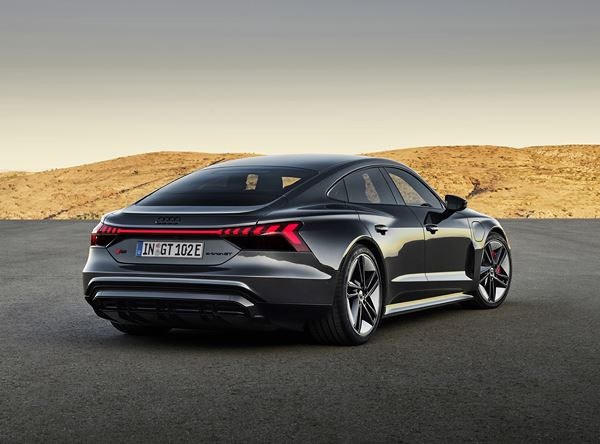Le coupé quatre portes Audi RS e-tron GT affiche des performances électrique impressionnantes