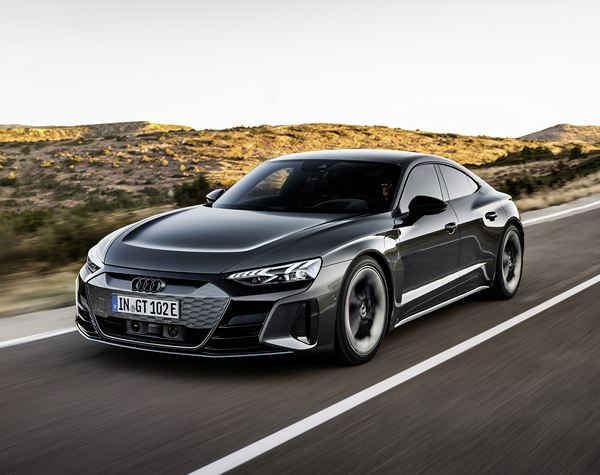 Le coupé quatre portes Audi RS e-tron GT affiche des performances électrique impressionnantes