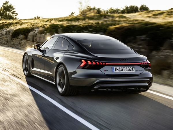 Le coupé quatre portes Audi RS e-tron GT affiche des performances électrique impressionnantes