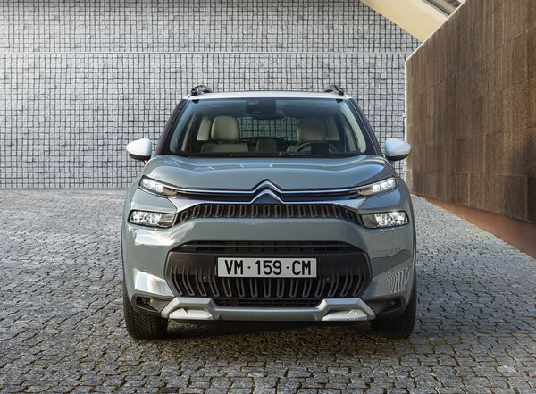 Le SUV urbain Citroën C3 Aircross s'offre une face avant plus anguleuse