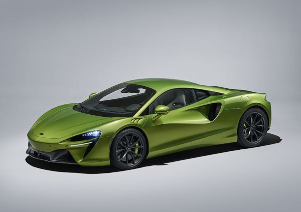 La supercar hybride McLaren Artura développe 680 ch et 720 Nm de couple