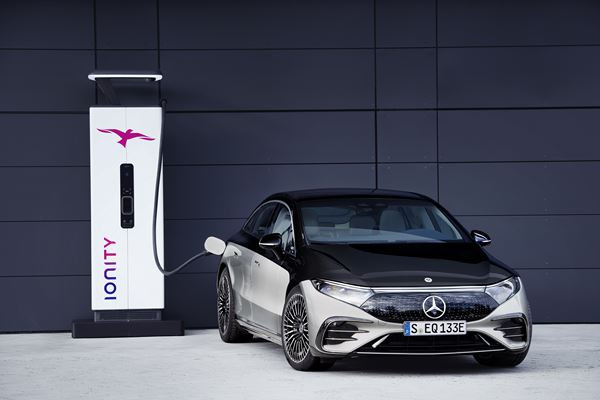 La berline de luxe électrique Mercedes EQS revendique une autonomie allant jusqu'à 770 km