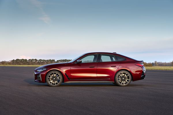 La BMW Série 4 Gran Coupé de deuxième génération affiche un caractère affirmé