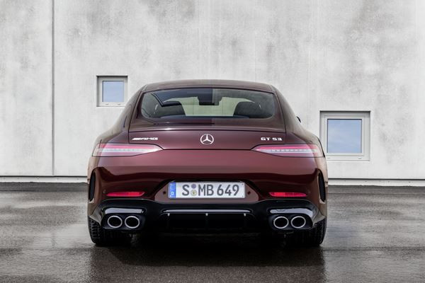 La Mercedes-AMG GT Coupé 4 portes bénéficie de légères retouches