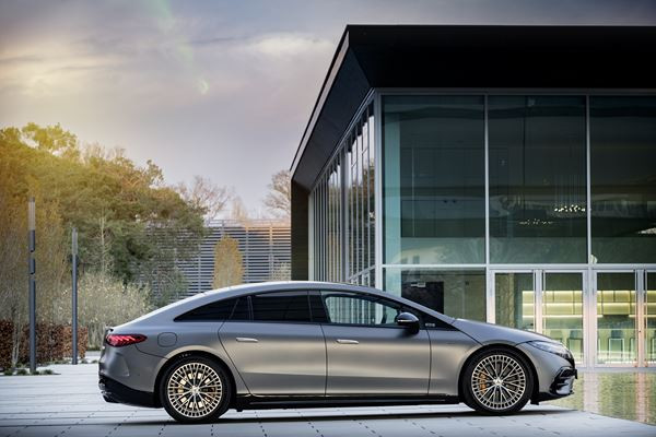 La berline de luxe électrique Mercedes-AMG EQS 53 4MATIC plus développe 761 ch
