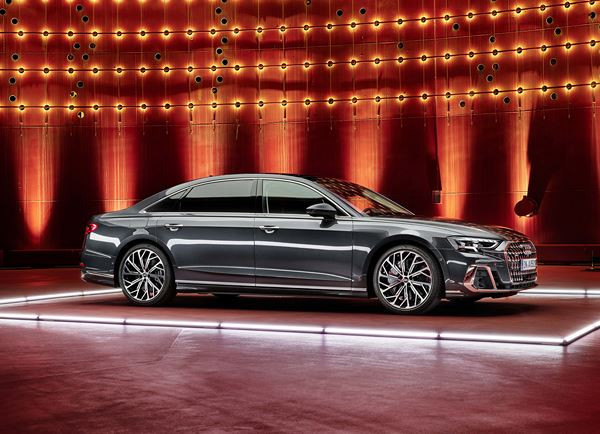 La grande berline de luxe Audi A8 se perfectionne