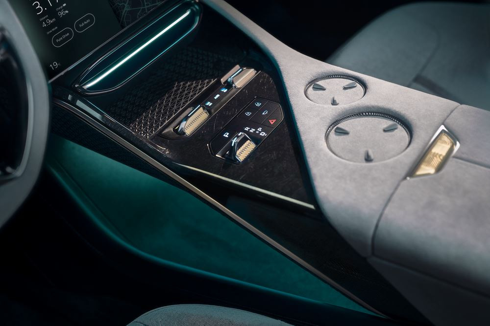 Le SUV électrique Lotus Eletre affiche des performances d'hypercar
