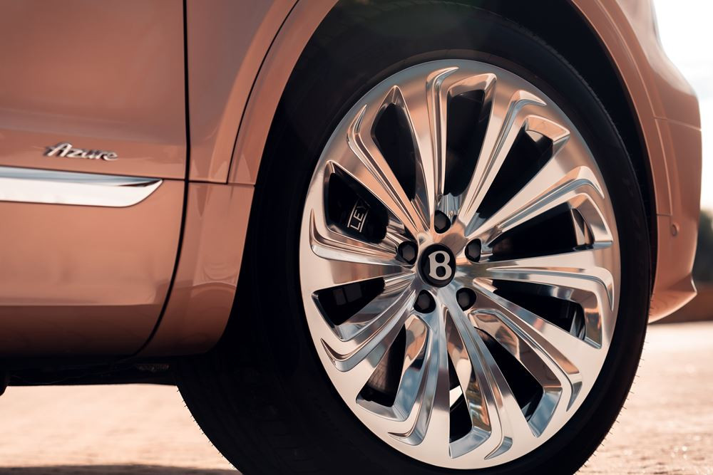 Le SUV de luxe Bentley Bentayga s'allonge de 180 mm pour devenir un véhicule Grand Tourisme