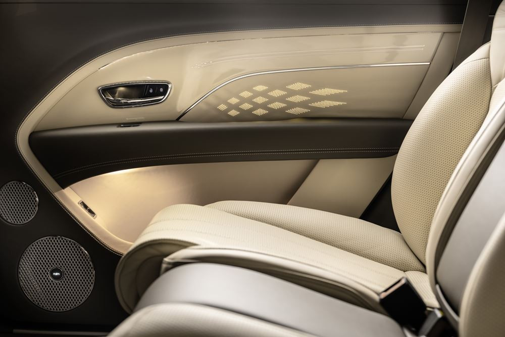 Le SUV de luxe Bentley Bentayga s'allonge de 180 mm pour devenir un véhicule Grand Tourisme