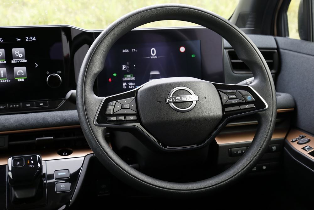 Le mini-véhicule électrique Nissan Sakura affiche une autonomie de 180 km