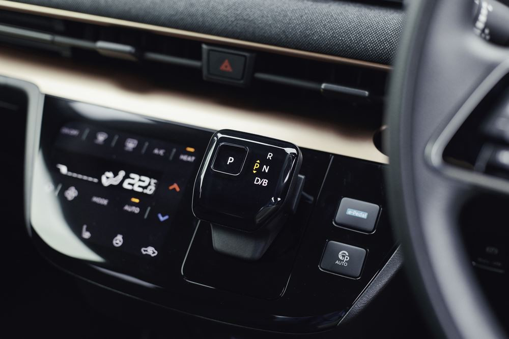 Le mini-véhicule électrique Nissan Sakura affiche une autonomie de 180 km