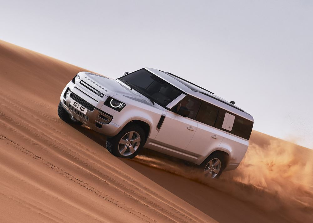 Le Land Rover Defender 130 embarque trois rangées de sièges