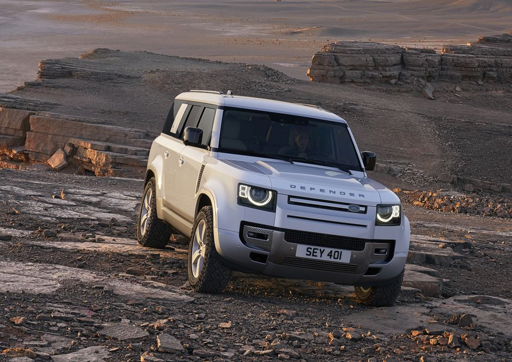 Le Land Rover Defender 130 embarque trois rangées de sièges