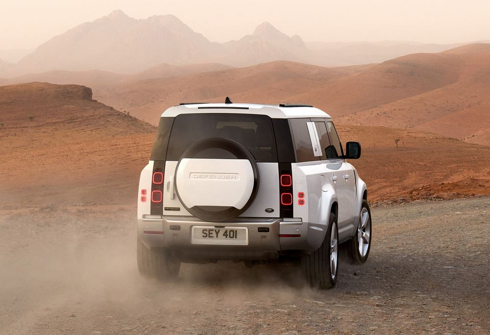 Le Land Rover Defender 130 embarque trois rangées de sièges