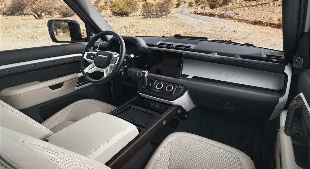 Le Land Rover Defender 130 embarque trois rangées de sièges