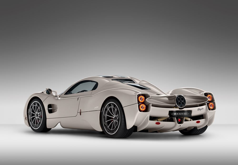 L'hypercar Pagani Utopia embarque un V12 biturbo Mercedes-AMG 6 litres de 864 ch