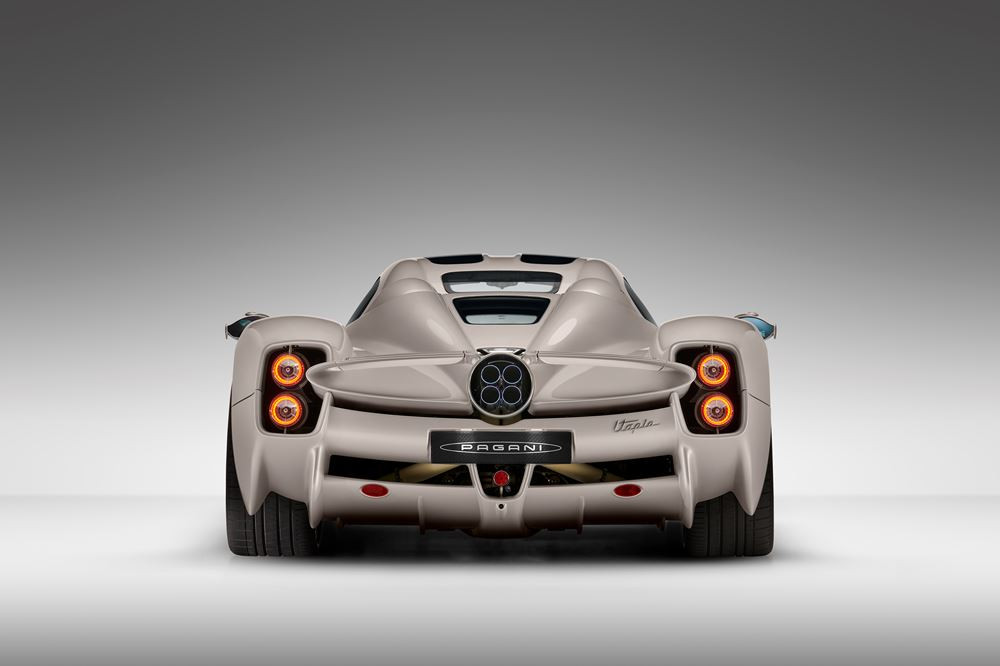 L'hypercar Pagani Utopia embarque un V12 biturbo Mercedes-AMG 6 litres de 864 ch